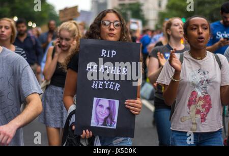 Washington DC, USA. 14. August 2017. Hunderte von Menschen haben die Straßen in Washington DC für einen zweiten Tag gegen Faschismus und weiße Vorherrschaft zu protestieren. 14 Aug, 2017. Credit: Dimitrios Manis/ZUMA Draht/Alamy leben Nachrichten Stockfoto