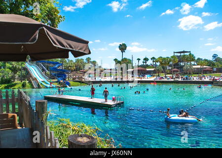 Weeki Wachee Stadt in Florida bekannt für Meerjungfrauen zeigen und kristallklares Wasser. Stockfoto