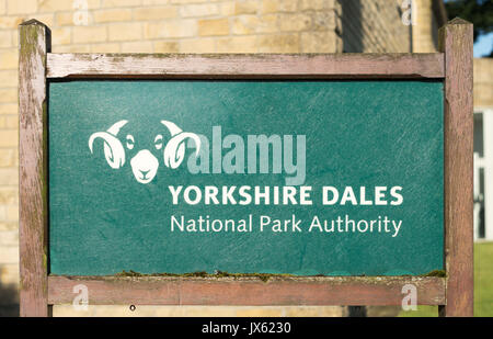 Zeichen, Yorkshire Dales National Park Authority, Bainbridge, Wensleydale, Yorkshire, England, Großbritannien Stockfoto