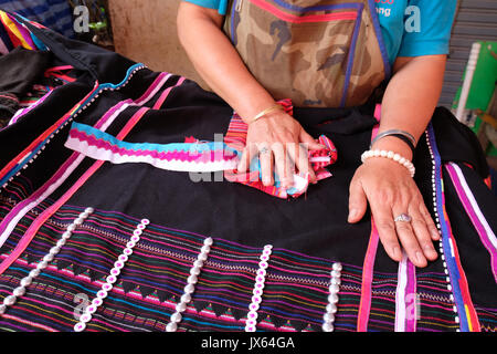 Die Hill Tribe Kleidung, Doi Mae Salong Dorf oder Santikhiri, in der Nähe von Chiang Rai, Thailand Stockfoto