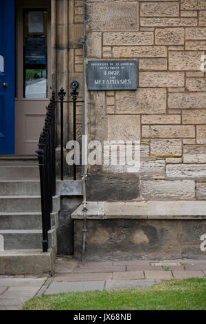 Zeichen für die Abteilung der Logik und Metaphysik an der Universität St Andrews, Fife. Stockfoto