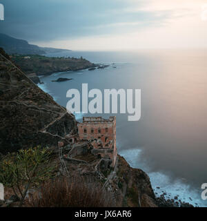 Die Galeria La Fajana auf Teneriffa durin Sonnenuntergang im Sommer 2017 Stockfoto