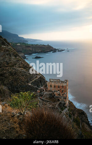 Die Galeria La Fajana auf Teneriffa durin Sonnenuntergang im Sommer 2017 Stockfoto