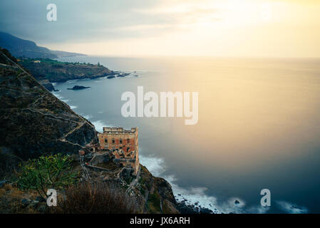 Die Galeria La Fajana auf Teneriffa durin Sonnenuntergang im Sommer 2017 Stockfoto