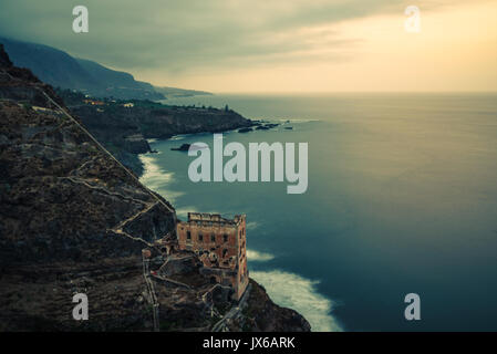 Die Galeria La Fajana auf Teneriffa durin Sonnenuntergang im Sommer 2017 Stockfoto