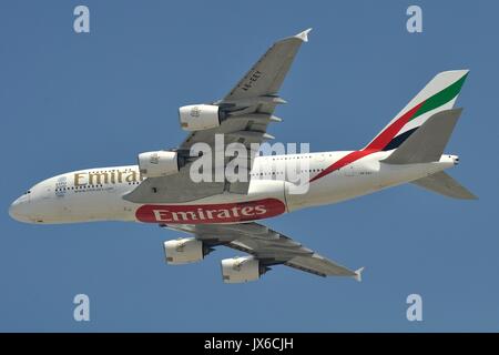 EMIRATES AIRBUS A380-800 A6-EEY KLETTERN AUS DUBAI Stockfoto