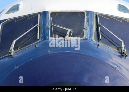 Kabine von Passagierflugzeugen von vorne Stockfoto
