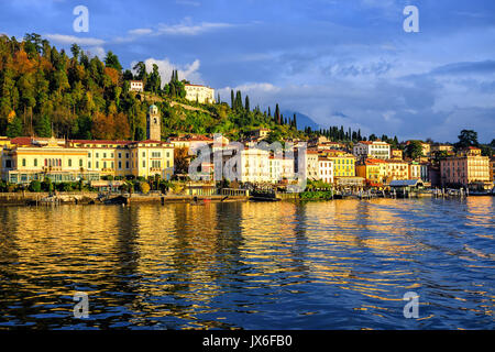 Bellagio Ferienort vom Comer See bei Sonnenuntergang, Lombardei, Italien Stockfoto