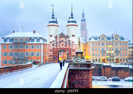 Malerische barocke Altstadt von Heidelberg, Deutschland, Snow White im Winter Stockfoto