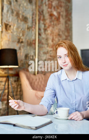 Portrait von hübschen Jungen Manager Stockfoto