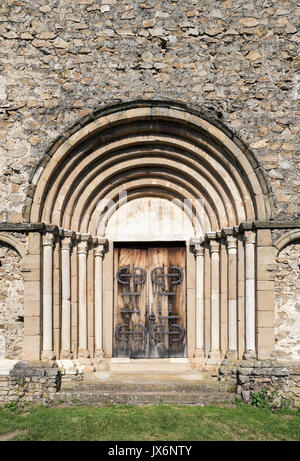 Haupteingang von befestigten Evangelische Kirche in Cisnadioara in der Nähe von Sibiu, Siebenbürgen, Rumänien Stockfoto