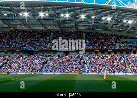 Brighton und Hove Albion FC erstes Spiel in der Premier League gegen Manchester City FC: Die Stadt Torwart Emerson Moraes auf seinem eigenen Stockfoto