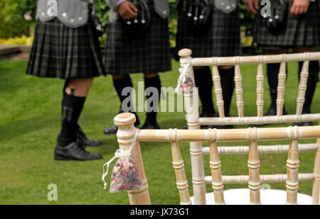 Männer im Kilt an schottischen Hochzeit Stockfoto