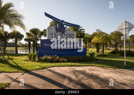 Tavares Florida USA unterzeichnen Name anzeigen Stockfoto