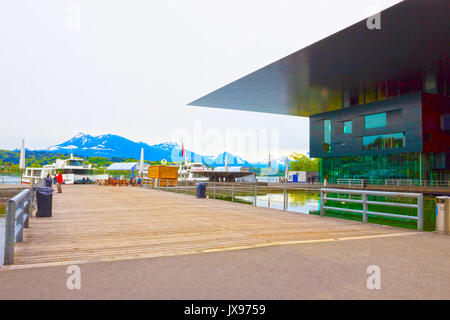 Luzern, Schweiz - 02.Mai 2017: Zentrum für Kultur und Kongresse an der Küste am Vierwaldstätter See, Schweiz Stockfoto