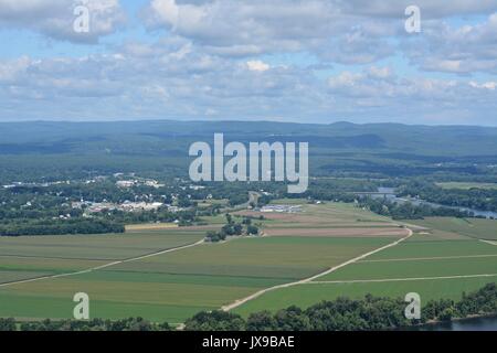 Die Aussicht vom Gipfel des Mount Holyoke in Hadley Massachusetts entlang der Connecticut River in Western New England Stockfoto