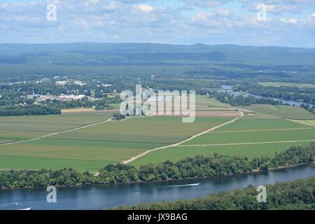 Die Aussicht vom Gipfel des Mount Holyoke in Hadley Massachusetts entlang der Connecticut River in Western New England Stockfoto