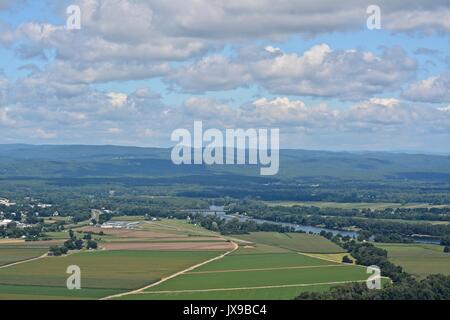 Die Aussicht vom Gipfel des Mount Holyoke in Hadley Massachusetts entlang der Connecticut River in Western New England Stockfoto