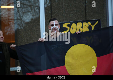 Dylan Voller besucht eine Rallye an den Aborigines und Torres Strait Islander's Kinder Tag am NSW Supreme Court in Sydney statt Stockfoto