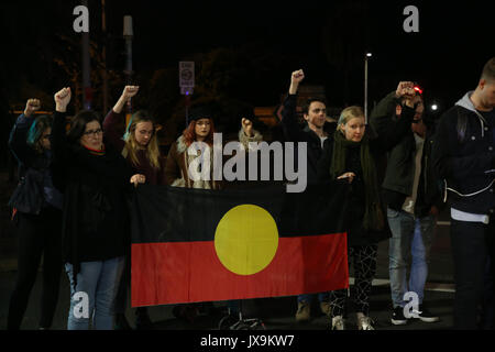 Eine Rallye wurde auf Aborigines und Torres Strait Islander's Kinder Tag am NSW Supreme Court in Sydney statt Selbstbestimmung für Erste Nat zu verlangen. Stockfoto