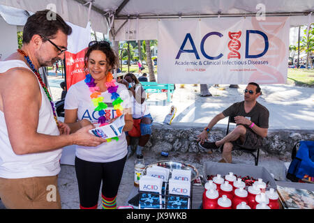 Miami Beach, Florida, Lummus Park, Gay Pride Week, LGBTQ, LGBT, Miami Beach, Pride Festival, Informationsstand, FL170430009 Stockfoto