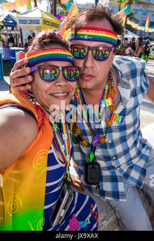 Miami Beach, Florida, Lummus Park, Gay Pride Week, LGBTQ, LGBT, Miami Beach, Pride Festival, Couple, FL170430017 Stockfoto