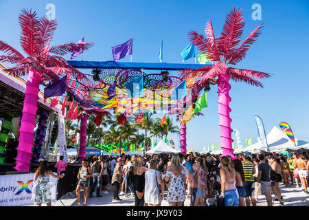 Miami Beach, Florida, Lummus Park, Gay Pride Week, LGBTQ, LGBT, Miami Beach, Pride Festival, FL170430025 Stockfoto