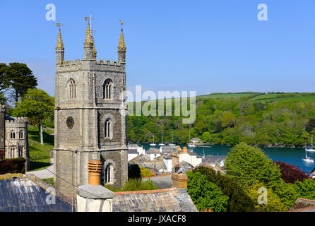 Kirche Turm von St. Fimbarrus Pfarrkirche, Fowey, Cornwall, England, Vereinigtes Königreich Stockfoto