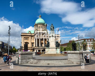 Queen Victoria Statue und Hull City Hall im Queen Victoria Square Rumpf Yorkshire England Stockfoto