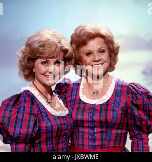 Die deutsche Moderatorin und volkstümliche Sängerin Maria Hellwig, Deutschland 1980er Jahre. Deutsche Moderatorin und Folklore Sängerin Maria Hellwig, Deutschland der 80er Jahre. Stockfoto