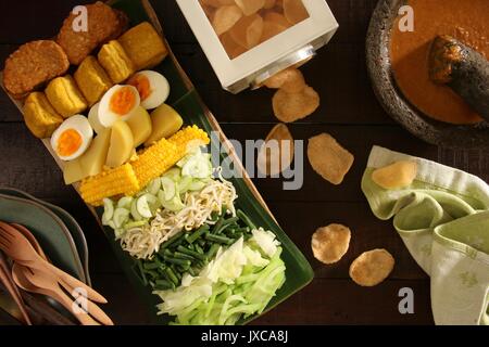 Gado - gado Betawi, der Salat aus Jakarta Stockfoto