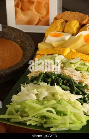 Gado - gado Betawi, der Salat aus Jakarta Stockfoto