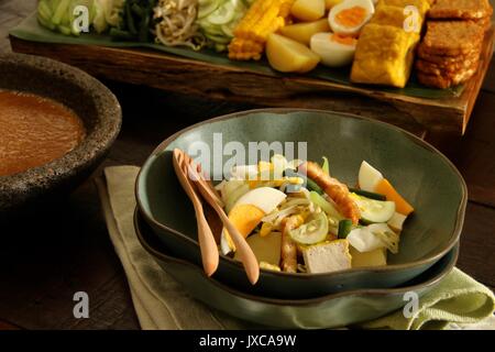 Gado - gado Betawi, der Salat aus Jakarta Stockfoto