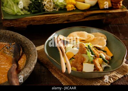 Gado - gado Betawi, der Salat aus Jakarta Stockfoto