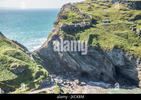Tintagel und Barras Nase höhlen Wanderwege und Ruinen, Cornwall, England, Vereinigtes Königreich. Stockfoto