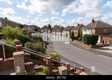 Ende der fünfziger Jahre ninteen Häuser auf einer Straße in Solihull, einem Vorort von Birmingham, die zweitgrößte Stadt in Großbritannien. Stockfoto