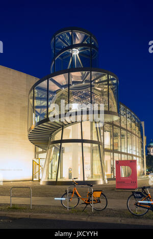 Nacht Blick auf die IM Pei moderne Erweiterung des Deutschen Historischen Museums (Deutsches Historisches Museum), Berlin, Deutschland Stockfoto