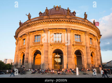 Am späten Nachmittag Sonne auf Bode Museum auf der Museumsinsel in Berlin glänzend, Deutschland Stockfoto