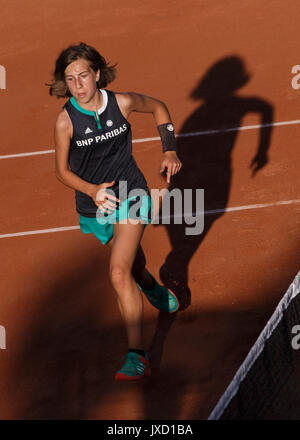 French Open 2017, Ballgirl läuft Stockfoto