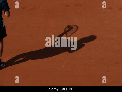 French Open 2017, Tennisspieler Schatten in einm Sandplatz, von Ihr Browser kann leider keine eingebetteten Frames anzeigen, Symbolfoto Tennis - French Open 2017 - Grand Slam/ATP/WTA-/ITF-Ro Stockfoto