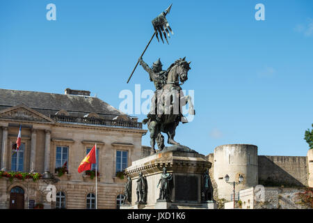 Falaise, Calvados, Normady, Frankreich. Geburtsort von Wilhelm dem Eroberer hier in Statue Form gesehen. August 2017 Statue von Wilhelm dem Eroberer im Fala Stockfoto