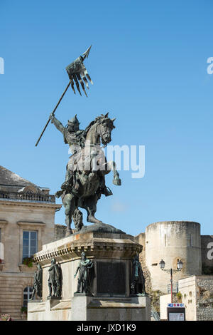 Falaise, Calvados, Normady, Frankreich. Geburtsort von Wilhelm dem Eroberer hier in Statue Form gesehen. August 2017 Statue von Wilhelm dem Eroberer im Fala Stockfoto