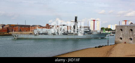 Royal Marine Typ 23 Fregatte HMS Iron Duke (F 234) Ankunft zu Hause nach Portsmouth im August 2017. Stockfoto