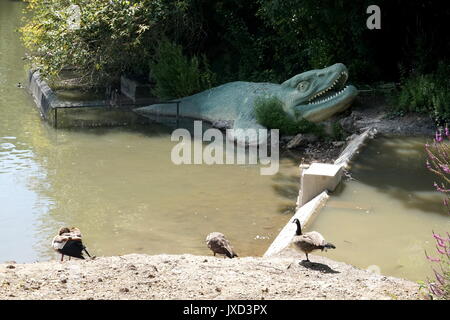 Dinosaurier im Crystal Palace Park, London Stockfoto