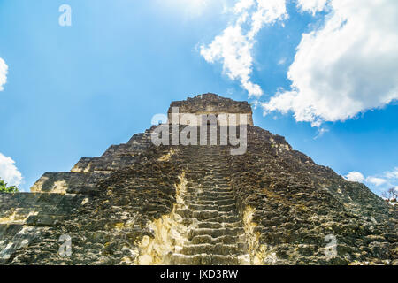 Blick auf die Ruine von Maya paramid in Tikal - Guatemala Stockfoto