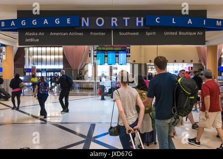 North Terminal Gepäckausgabe am internationalen Flughafen Hartsfield-Jackson Atlanta, dem verkehrsreichsten Flughafen der Welt in Atlanta, Georgia, USA. Stockfoto