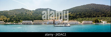 Panoramablick auf die panormitus Kloster auf der Insel Symi, Griechenland Stockfoto