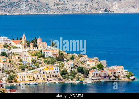 Symi (Simi) Insel an einem schönen Sommer Tag. In der Nähe der Insel Rhodos, Griechenland. Stockfoto