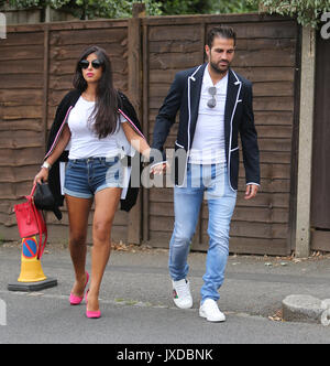 Cesc Fabresgas und Daniella Semaan Ankunft in Wimbledon Mit: Cesc Fabregas, Daniella Semaan Wo: London, Großbritannien Wann: 16 Aug 2017 Quelle: Rocky/WENN.com Stockfoto