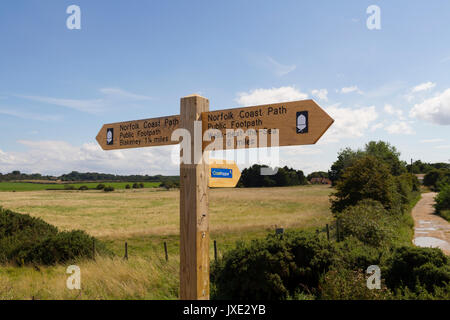 Ein Norfolk Coast Path finger post Fußweg Zeichen Stockfoto